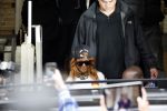 Amsterdam 24 juni 2013
Rihanna verlaat het Amstel hotel en laat haar beveiliging een fan ophalen om met haar mee te rijden in de auto.
Peter Smulders bv