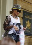 Amsterdam 26 juni 2013
Rihanna vertrekt bij het amstel hotel na haar concerten in het ziggo dome. Ze ging met de tourbus naar Keulen.
Peter Smulders bv