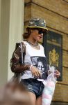 Amsterdam 26 juni 2013
Rihanna vertrekt bij het amstel hotel na haar concerten in het ziggo dome. Ze ging met de tourbus naar Keulen.
Peter Smulders bv