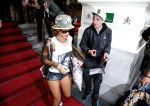 Amsterdam 26 juni 2013
Rihanna vertrekt bij het amstel hotel na haar concerten in het ziggo dome. Ze ging met de tourbus naar Keulen.
Peter Smulders bv