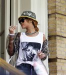 Amsterdam 26 juni 2013
Rihanna vertrekt bij het amstel hotel na haar concerten in het ziggo dome. Ze ging met de tourbus naar Keulen.
Peter Smulders bv