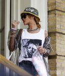 Amsterdam 26 juni 2013
Rihanna vertrekt bij het amstel hotel na haar concerten in het ziggo dome. Ze ging met de tourbus naar Keulen.
Peter Smulders bv