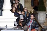Amsterdam 24 juni 2013
Rihanna verlaat het Amstel hotel en laat haar beveiliging een fan ophalen om met haar mee te rijden in de auto.
Peter Smulders bv