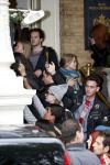 Amsterdam 24 juni 2013
Rihanna verlaat het Amstel hotel en laat haar beveiliging een fan ophalen om met haar mee te rijden in de auto.
Peter Smulders bv