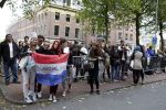 Amsterdam 24 juni 2013
Rihanna verlaat het Amstel hotel en laat haar beveiliging een fan ophalen om met haar mee te rijden in de auto.
Peter Smulders bv