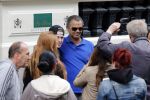 Amsterdam 24 juni 2013
Rihanna verlaat het Amstel hotel en laat haar beveiliging een fan ophalen om met haar mee te rijden in de auto. Vader Rihanna
Peter Smulders bv