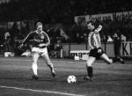 Mechelen, 1 Februari 1989
1e Wedstrijd Supercup tussen KV Mechelen-PSV, eindstand 3-0
Ronald Koeman in duel met Wim Hofkes
Foto Peter Smulders BV