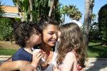 Sevilla, 19 en 20 Juni 2013
Rafel v d Vaart met zijn vriendin Sabia Boulahrouz en hun drie kinderen
Damian v d Vaart, Amaya Boulahrouz en Daamin Boulahrouz op het strand en bij hun hotel voor hun gezamelijk eerste vakantie samen.
Foto Peter Smulders BV