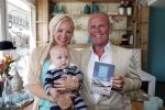 Apeldoorn 10 juni 2013
Presntatie nieuwe boek Sonja Bakker. Haar vader zoon Bram en man Jan Reus zijn daarbij aanwezig.
Peter Smulders bv