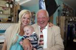 Apeldoorn 10 juni 2013
Presntatie nieuwe boek Sonja Bakker. Haar vader zoon Bram en man Jan Reus zijn daarbij aanwezig.
Peter Smulders bv