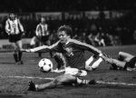 Mechelen, 1 Februari 1989
1e Wedstrijd Supercup tussen KV Mechelen-PSV, eindstand 3-0
Soren Lerby in duel met Johnny Bosman
Foto Peter Smulders BV