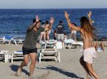 ibiza 14 juni 2013
Wesley en Rodney Sneijder aan het voetballen met Xelly en Rebecca Cabu v Kasbergen Gokhan Saki Reduan Diba en andere vrienden op het strand van Coco Beach.
Peter Smulders bv