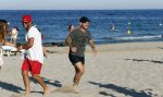 ibiza 14 juni 2013
Wesley en Rodney Sneijder aan het voetballen met Xelly en Rebecca Cabu v Kasbergen Gokhan Saki Reduan Diba en andere vrienden op het strand van Coco Beach.
Peter Smulders bv