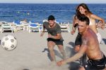 ibiza 14 juni 2013
Wesley en Rodney Sneijder aan het voetballen met Xelly en Rebecca Cabu v Kasbergen Gokhan Saki Reduan Diba en andere vrienden op het strand van Coco Beach.
Peter Smulders bv