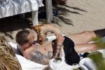 ibiza 15 juni 2013
Wesley Sneijder en Yolanthe Sneijder Cabau met Rodney Reduan en Jalal Diba en vrienden bij tropicana beach.
Peter Smulders bv