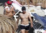 ibiza 15 juni 2013
Wesley Sneijder en Yolanthe Sneijder Cabau met Rodney Reduan en Jalal Diba en vrienden bij tropicana beach.
Peter Smulders bv