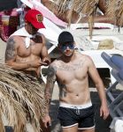 ibiza 15 juni 2013
Wesley Sneijder en Yolanthe Sneijder Cabau met Rodney Reduan en Jalal Diba en vrienden bij tropicana beach.
Peter Smulders bv