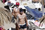 ibiza 15 juni 2013
Wesley Sneijder en Yolanthe Sneijder Cabau met Rodney Reduan en Jalal Diba en vrienden bij tropicana beach.
Peter Smulders bv