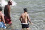 ibiza 15 juni 2013
Wesley Sneijder en Yolanthe Sneijder Cabau met Rodney Reduan en Jalal Diba en vrienden bij tropicana beach.
Peter Smulders bv