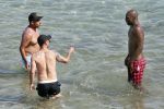 ibiza 15 juni 2013
Wesley Sneijder en Yolanthe Sneijder Cabau met Rodney Reduan en Jalal Diba en vrienden bij tropicana beach.
Peter Smulders bv