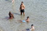 ibiza 15 juni 2013
Wesley Sneijder en Yolanthe Sneijder Cabau met Rodney Reduan en Jalal Diba en vrienden bij tropicana beach.
Peter Smulders bv