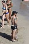 ibiza 15 juni 2013
Wesley Sneijder en Yolanthe Sneijder Cabau met Rodney Reduan en Jalal Diba en vrienden bij tropicana beach.
Peter Smulders bv