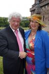 Haarzuilens 12 juni 2013
Haringparty op kasteel de Haar in Haarzuilens. Willibrord Frequin met vriendin
Peter Smulders bv