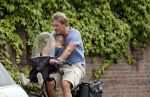 Amsterdam 19 juni 2013
Wim Kieft koopt samen met zijn dochter een krantje.
Peter Smulders bv