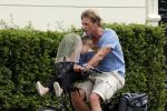 Amsterdam 19 juni 2013
Wim Kieft koopt samen met zijn dochter een krantje.
Peter Smulders bv