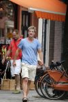 Amsterdam 19 juni 2013
Wim Kieft koopt samen met zijn dochter een krantje.
Peter Smulders bv