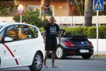 ibiza 15 juni 2013
Winston Bogarde met een kennis op ibiza.
Peter Smulders bv