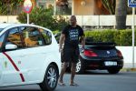 ibiza 15 juni 2013
Winston Bogarde met een kennis op ibiza.
Peter Smulders bv