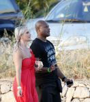 ibiza 15 juni 2013
Winston Bogarde met een kennis op ibiza.
Peter Smulders bv