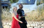 ibiza 15 juni 2013
Winston Bogarde met een kennis op ibiza.
Peter Smulders bv