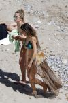 ibiza 15 juni 2013
Wesley Sneijder en Yolanthe Sneijder Cabau met Rodney Reduan en Jalal Diba en vrienden bij tropicana beach.
Peter Smulders bv