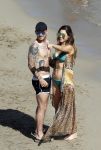 ibiza 15 juni 2013
Wesley Sneijder en Yolanthe Sneijder Cabau met Rodney Reduan en Jalal Diba en vrienden bij tropicana beach.
Peter Smulders bv
