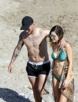 ibiza 15 juni 2013
Wesley Sneijder en Yolanthe Sneijder Cabau met Rodney Reduan en Jalal Diba en vrienden bij tropicana beach.
Peter Smulders bv