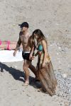 ibiza 15 juni 2013
Wesley Sneijder en Yolanthe Sneijder Cabau met Rodney Reduan en Jalal Diba en vrienden bij tropicana beach.
Peter Smulders bv