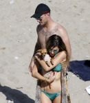 ibiza 15 juni 2013
Wesley Sneijder en Yolanthe Sneijder Cabau met Rodney Reduan en Jalal Diba en vrienden bij tropicana beach.
Peter Smulders bv