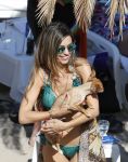 ibiza 15 juni 2013
Wesley Sneijder en Yolanthe Sneijder Cabau met Rodney Reduan en Jalal Diba en vrienden bij tropicana beach.
Peter Smulders bv