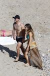 ibiza 15 juni 2013
Wesley Sneijder en Yolanthe Sneijder Cabau met Rodney Reduan en Jalal Diba en vrienden bij tropicana beach.
Peter Smulders bv