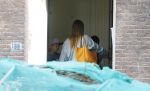Amsterdam 18 juni 2013
Zangeres Anouk met haar zoon bij hun huis waar verbouwd wordt. Er wordt een nieuwe fundering gemaakt omdat de oude niet meer goed was.
Peter Smulders bv
