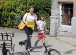 Amsterdam 18 juni 2013
Zangeres Anouk met haar zoon bij hun huis waar verbouwd wordt. Er wordt een nieuwe fundering gemaakt omdat de oude niet meer goed was.
Peter Smulders bv
