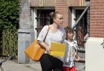 Amsterdam 18 juni 2013
Zangeres Anouk met haar zoon bij hun huis waar verbouwd wordt. Er wordt een nieuwe fundering gemaakt omdat de oude niet meer goed was.
Peter Smulders bv