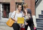 Amsterdam 18 juni 2013
Zangeres Anouk met haar zoon bij hun huis waar verbouwd wordt. Er wordt een nieuwe fundering gemaakt omdat de oude niet meer goed was.
Peter Smulders bv