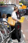 Amsterdam 18 juni 2013
Zangeres Anouk met haar zoon bij hun huis waar verbouwd wordt. Er wordt een nieuwe fundering gemaakt omdat de oude niet meer goed was.
Peter Smulders bv