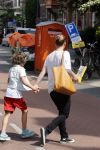 Amsterdam 18 juni 2013
Zangeres Anouk met haar zoon bij hun huis waar verbouwd wordt. Er wordt een nieuwe fundering gemaakt omdat de oude niet meer goed was.
Peter Smulders bv