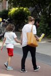 Amsterdam 18 juni 2013
Zangeres Anouk met haar zoon bij hun huis waar verbouwd wordt. Er wordt een nieuwe fundering gemaakt omdat de oude niet meer goed was.
Peter Smulders bv