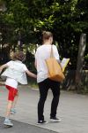 Amsterdam 18 juni 2013
Zangeres Anouk met haar zoon bij hun huis waar verbouwd wordt. Er wordt een nieuwe fundering gemaakt omdat de oude niet meer goed was.
Peter Smulders bv