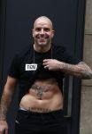 Amsterdam 21 juni 2016
Andy v d Mweyde op de pc hooftstraat met een shirt van 10official aan. (Merk van Rodney Sneijder)